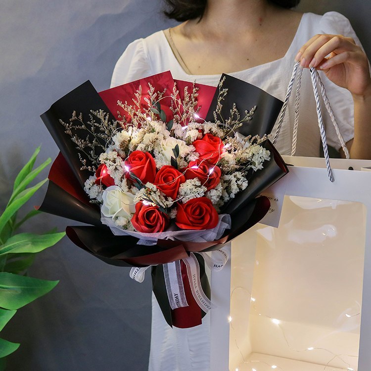 9 朵｜紅玫瑰＋勿忘我,純花束（無提袋／無燈串）