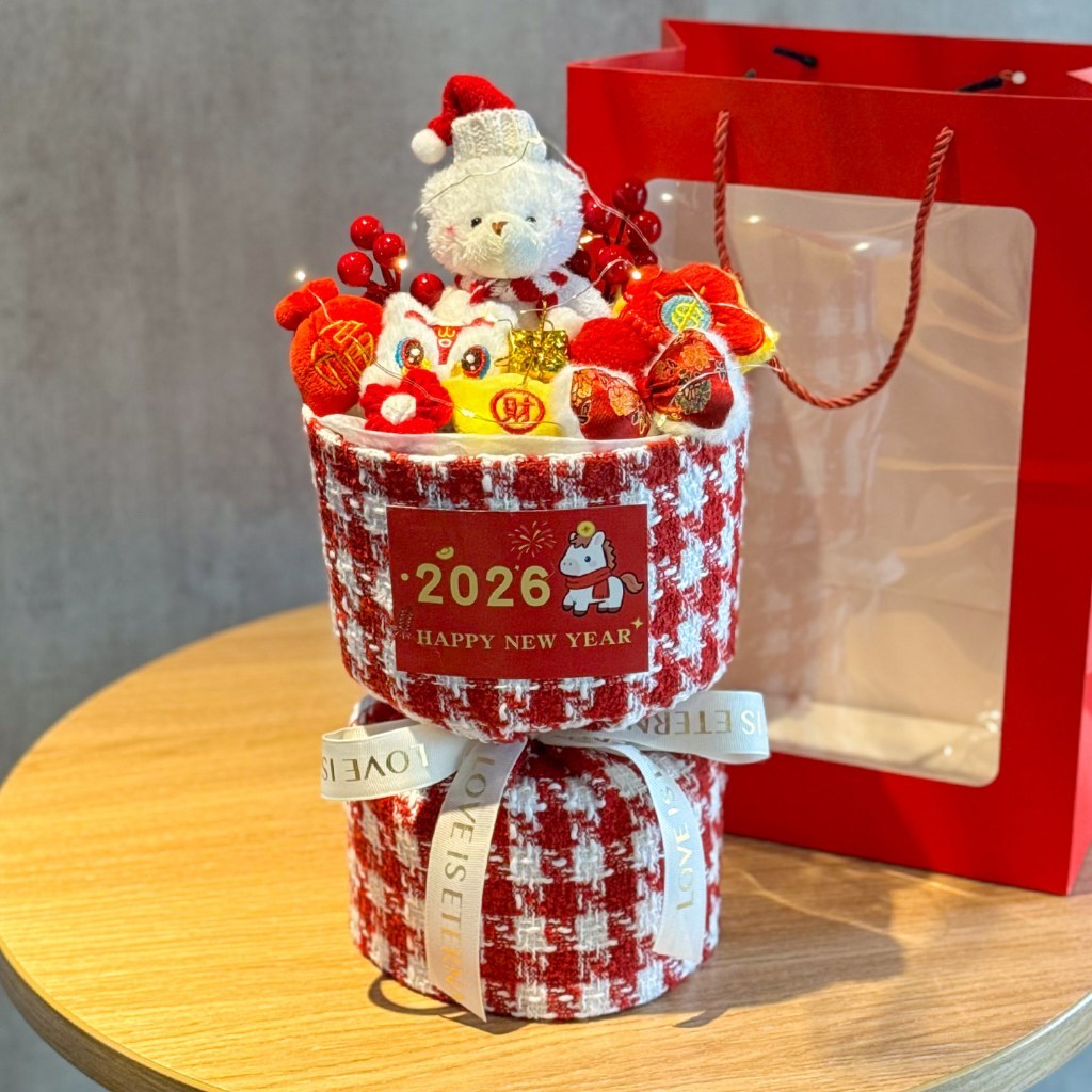 台灣現貨【新年開運花禮】小熊桌上花束喜氣紅系 交換禮物店面佈置 提袋與燈串款